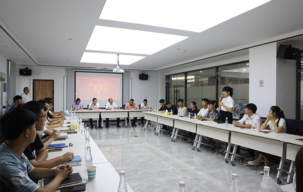 乔”见未来，顶“锋”相会